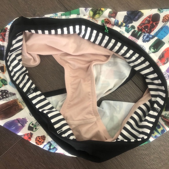 🦄🍋 Lululemon Seawheeze BUGS speed short Sz. 4 - Picture 8 of 10